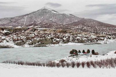 Kahramanmaraş’ta baraj ve göletler buz tuttu