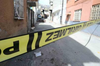 Kahramanmaraş’ta fırtına çatıları uçurdu