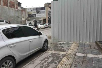 Kaldırım işgalleri vatandaşlara pes dedirtiyor