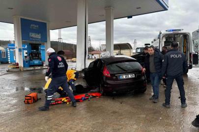 Karabük’te LPG istasyonuna çarpan otomobildeki 5 kişi yaralandı