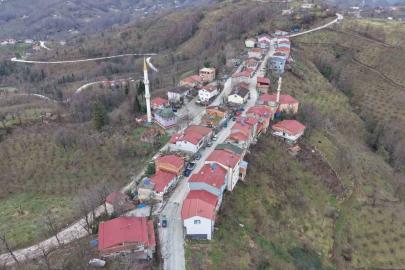 Karadeniz fıkrası gibi mahalle: Komşular bir adımla il değiştirip, bir dakika farkla iftar açıyor