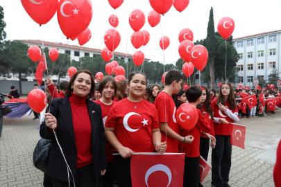 Karasu’da sokaklar kırmızı beyaza büründü