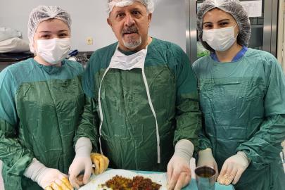 Karın ağrısıyla gitti, safrasından binlerce taş çıktı