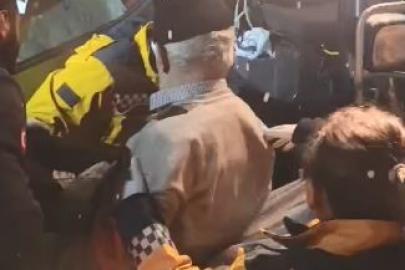 Karla kaplı köy yolunda hasta, paletli ambulansla taşındı