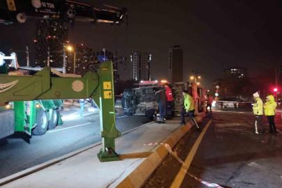 Kartal’da ambulans ile cip kafa kafaya çarpıştı: 3 yaralı