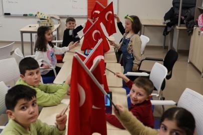 Kartepe Genç Akademi’de yeni dönem bayrak sevgisiyle başladı