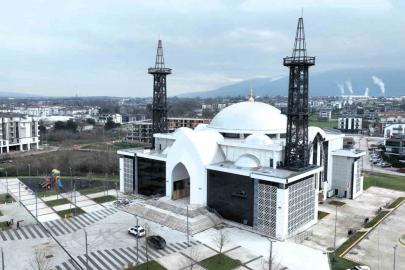 Kartepe Kent Meydanı Cami, ilk teravihle ibadete açılıyor