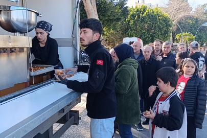 Kaskını kız arkadaşına verdiği kazada hayatını kaybeden motosiklet sürücüsü için lokma dağıtıldı