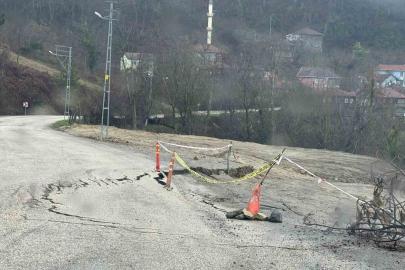 Kastamonu’da heyelan sonrası yol çöktü