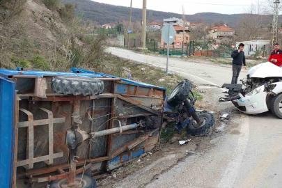 Kastamonu’da otomobil ile "pat pat" çarpıştı: 3 yaralı