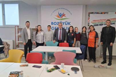Kaymakam Öztürk Bozüyük Gençlik ve Spor Merkezi’nde öğrencilerle buluştu