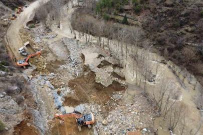 Kayseri-Adana karayolunda selin izleri siliniyor