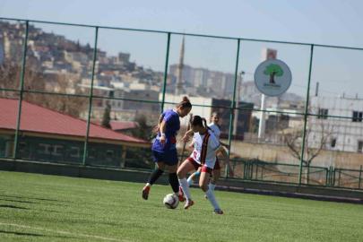 Kayseri Kadın FK farklı kazandı