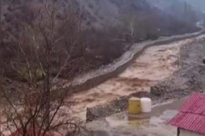 Kayseri’de sağanak sele neden oldu