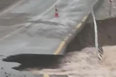 Kayseri’de sel yolu çökertti