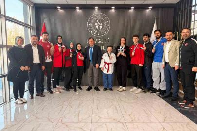 Kayserili İşitme Engelliler Taekwondo Sporcularından tarihi başarı