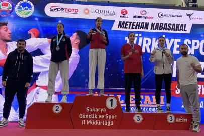Kayserili karateciler Sakarya’dan madalyalar ile döndü