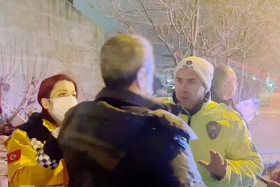 Kaza yapan alkollü sürücü, "Hepinizden özür diliyorum" diyerek hastaneye gitmeyi reddetti