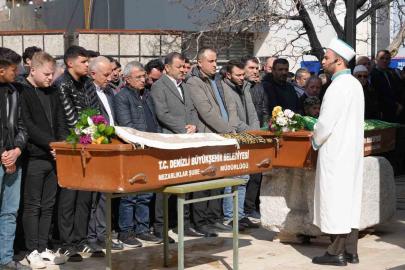 Kazada hayatını kaybeden baba ve oğlu son yolculuklarına uğurlandı