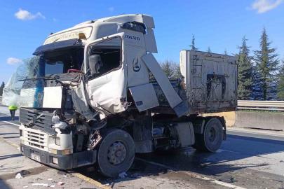 Kazadan kaçarken tırlar çarpıştı, biri makasladı: 1 yaralı
