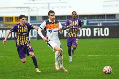 Kazımcan Karataş, Başakşehir formasıyla ilk maçına çıktı