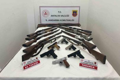 Kepez’de ruhsatsız 21 silah ele geçirildi