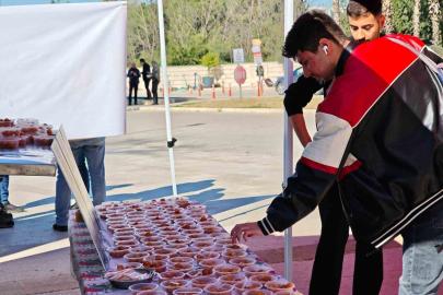 Kepez’de trafik kazasında hayatını kaybeden AÜ öğrencileri için lokma hayrı