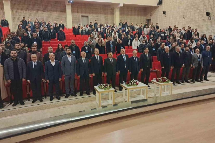 Kilis’te ’Küresel Tehditler Karşısında Manevi Vatan ve Aile’ çalıştayı düzenlendi
