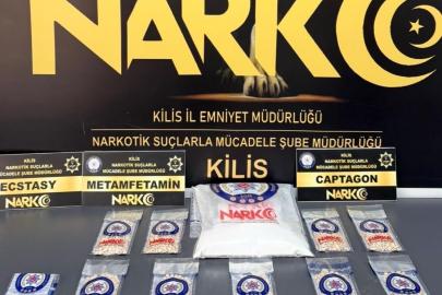 Kilis’te mezarlıkta uyuşturucu hap ve metamfetamin ele geçirildi