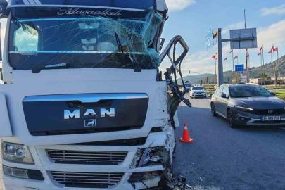 Kırkağaç’ta iki tır çarpıştı: 1 yaralı