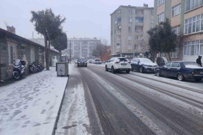 Kırklareli’nde kar yağışı etkisini arttırdı