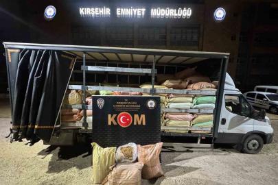 Kırşehir’de kaçak tütün operasyonu: 3 bin 100 kilogram kaçak tütün ele geçirildi