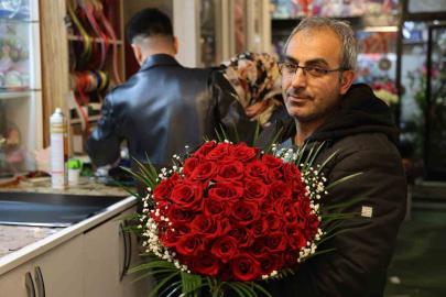 Kırşehir’de sevgililer gününe özel "41 kere maşallah" çiçek konseptine ilgi