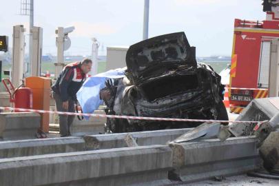 KMO’da feci kaza: Bariyerlere çarptı alev aldı, sürücü olay yerinde hayatını kaybetti