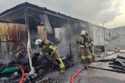 Konteynerde çıkan yangın söndürüldü