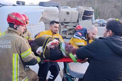 Kontrolden çıkan beton tankeri devrildi : Sürücü ağır yaralı