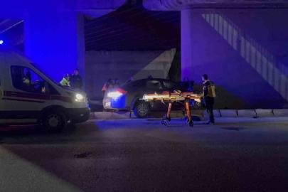 Kontrolden çıkan otomobil köprünün kolonuna saplandı: 1’i ağır 2 yaralı