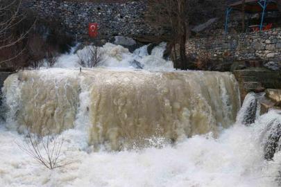 Konya’da eriyen kar suları Göksu Nehri’ni coşturdu