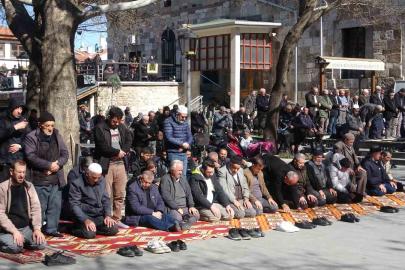 Konya’da Ramazan ayının ilk Cuma namazında camiler doldu taştı