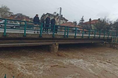 Konya’da yağış sonrası sel dereleri taşırdı