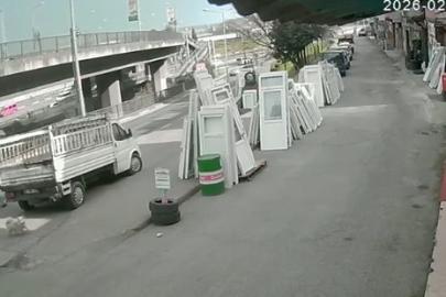 Köpekten kaçmaya çalışan üniversite öğrencisine belediye otobüsü çarptı