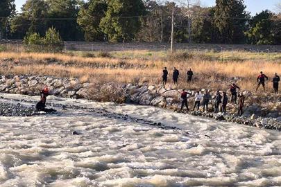 Köprüden düşerek akıntıya kapılan çocuk hayatını kaybetti