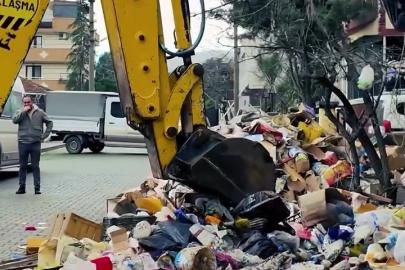 Kötü koku ihbarıyla gidilen evden 30 ton çöp çıktı
