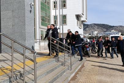 Köy kuşatıldı, katiller ile onlara yardım edenler yakalandı: 4 şüpheli adliyeye sevk edildi