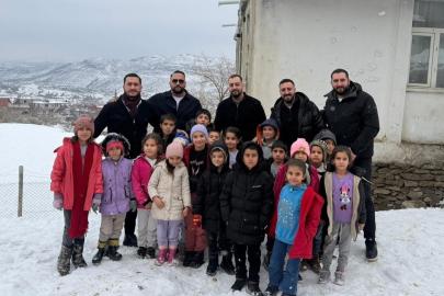 Köy okullarında eğitim gören öğrencilere kırtasiye malzemesi yardımı