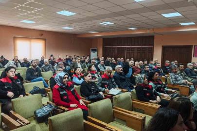 Kozan’da hurma üreticilerine kapsamlı eğitim