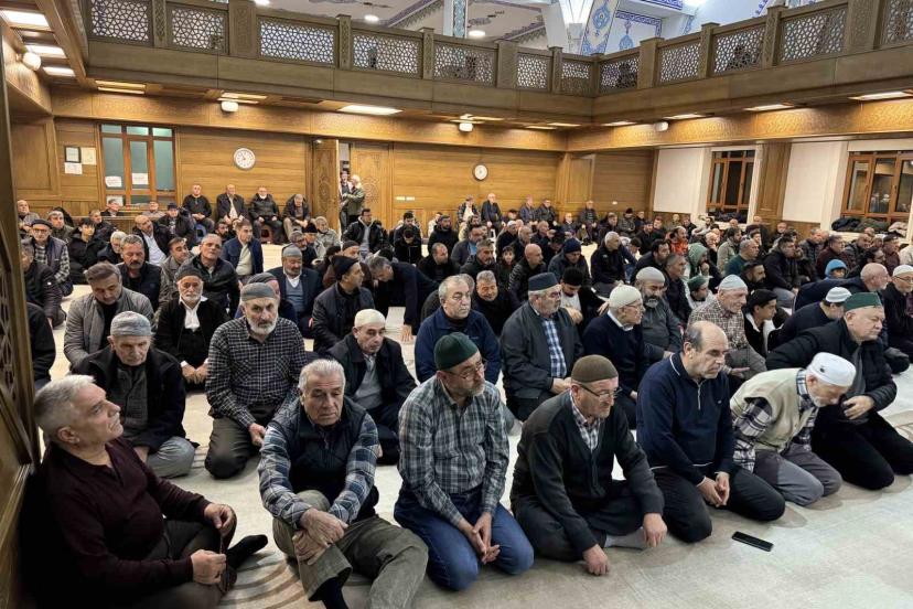 Kulu’da ilk teravih namazında camiler doldu