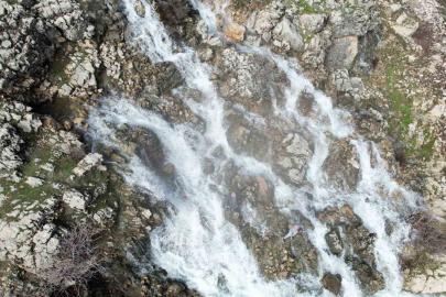 Kurumak üzere olan su kaynağı çağlayana dönüştü