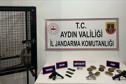Kuşadası’nda ruhsatsız silah ve maymun ele geçirildi