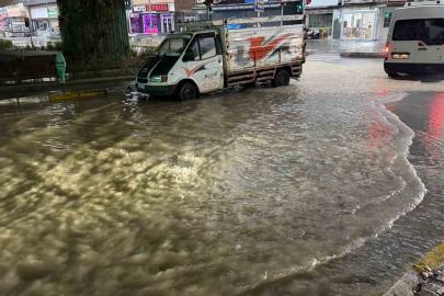Kuşadası’nda şiddetli yağış ve dolu etkili oldu